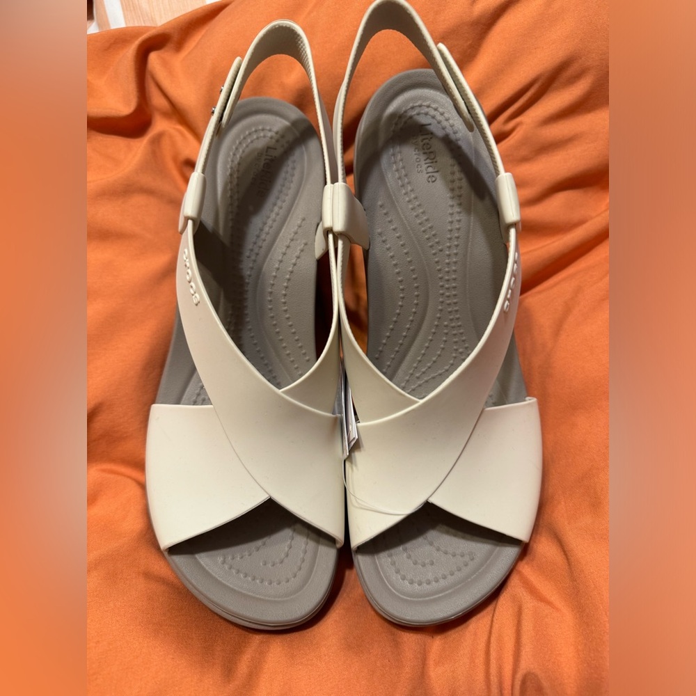 NWT Crocs Brooklyn Wedge